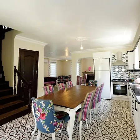 Villa Manzara 1 Isitma Havuzlu